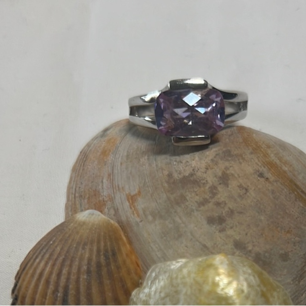Elegant Silver and Purple Ring